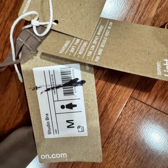 On Running Studio Bra Size Medium NWT - Picture 5 of 6